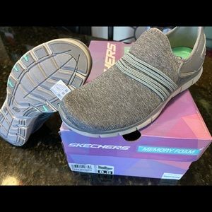 Women’s Sketchers Memory Foam 8.5 NWT